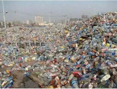 Men Build Houses With An Empty Plastic Bottles