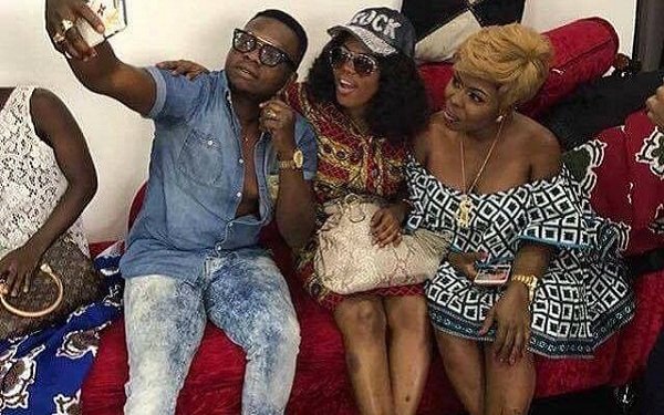 Photo: Diamond Appiah 'punches' Afia Schwar and Mzbel for having “roasted plantain skin”