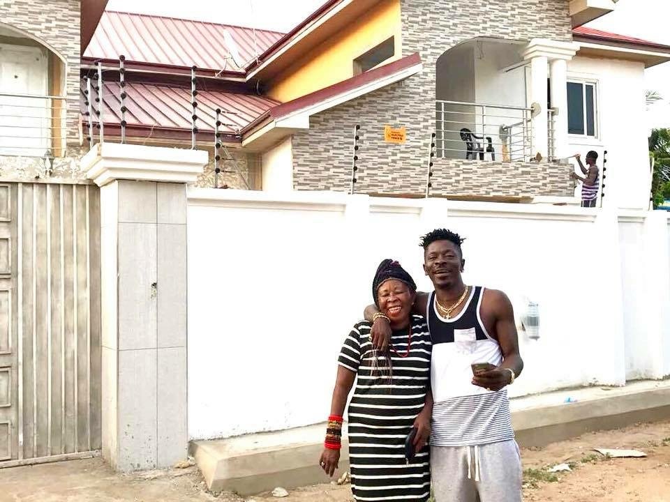 Shatta Wale Buys A Brand New Car For His Mum(Photos)