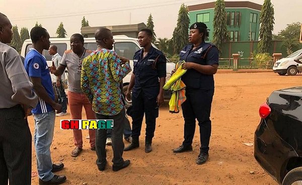 Photos: Police run away as AK47 wielding armed robbers Storm Tema in broad daylight