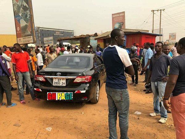 Photos: Police run away as AK47 wielding armed robbers Storm Tema in broad daylight