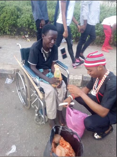 Man Pays His ”Tithe” By Feeding The Poor And Disabled People