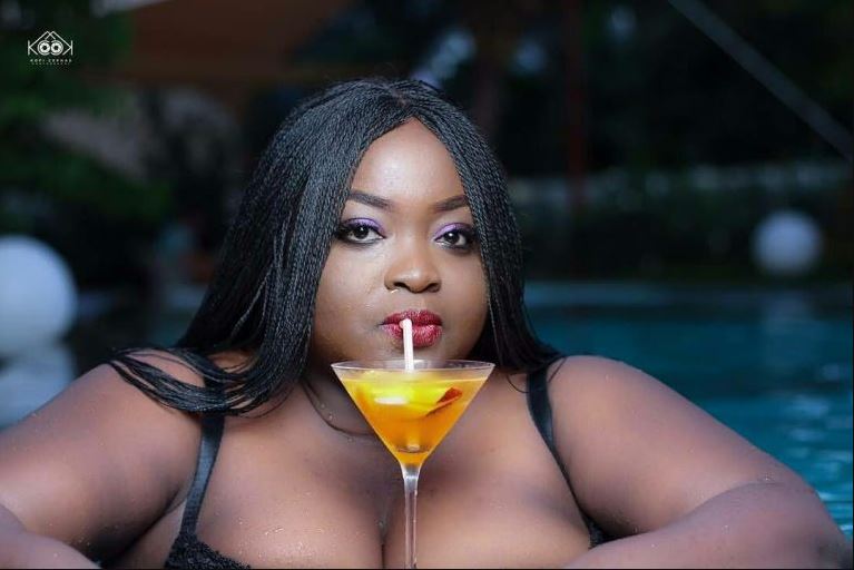 Actress Roselyn Ngissah Takes Off Her Bra And Clothes To Give Fans A Pleasant View
