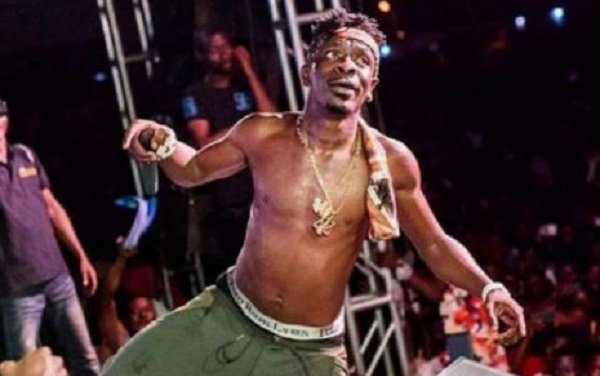 Shatta Wale get fans super excited with some wild dance moves on stage [Watch Video]