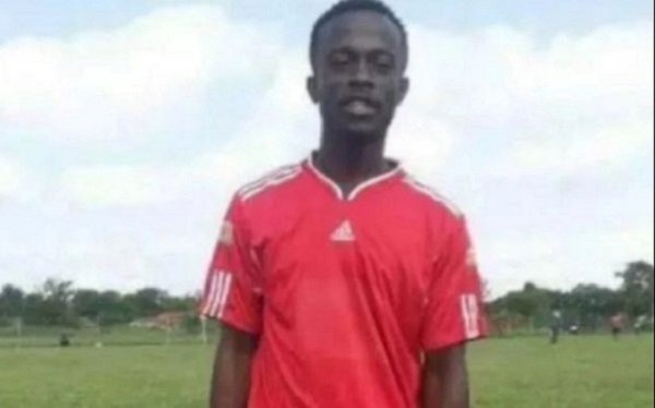 A 35 Year Old Footballer Dies While Playing Football In Kumasi