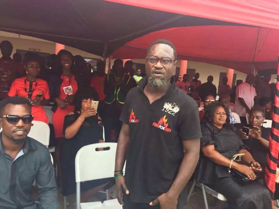 Watch How The Thousands Of Fans Gathered At Ebony's One-Week Mobbed Countryman Songo When He Arrived - GhPage