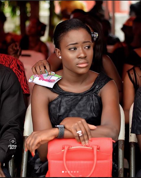 Ghanaians Slam Fella Makafui For Allegedly Hiring A Photographer To Follow Her Take ‘Slay’ Pictures At Ebony’s One-Week