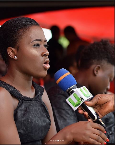 Ghanaians Slam Fella Makafui For Allegedly Hiring A Photographer To Follow Her Take ‘Slay’ Pictures At Ebony’s One-Week