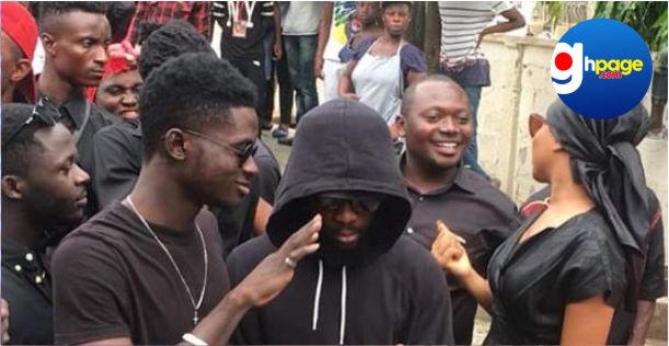 Kuami Eugene fires back at critics for mocking him over the faded black shirt he wore to Ebony's one-week observation