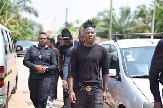 Photos: Stonebwoy and his crew visits Ebony's father to pay their tribute