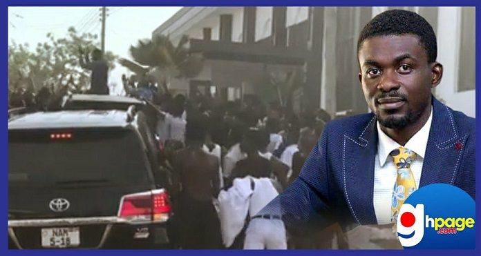 Video: Massive cheering crowd welcomes Zylofon boss,Nana Appiah Mensah during his visit to Adisco