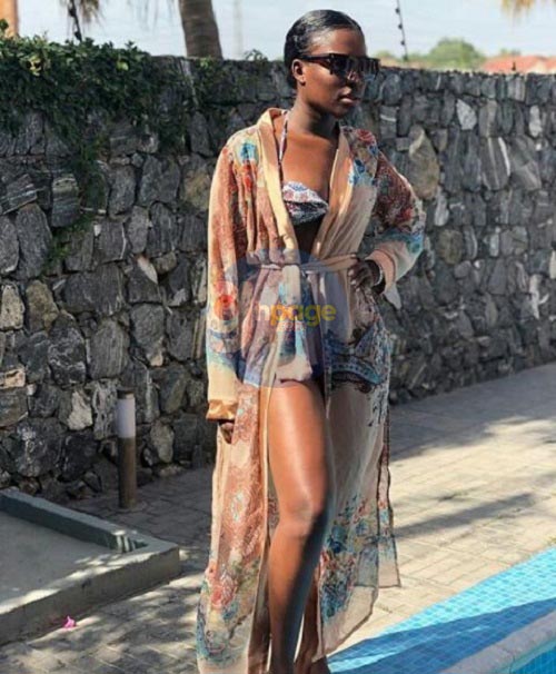 “You hypocrite attention seeking b*tch,” – Folks Come For Fella Makafui For Not Attending Franky's Funeral but went swimming