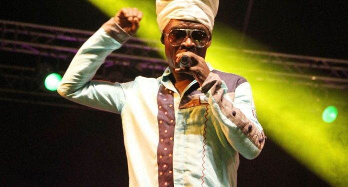 Kojo Antwi pays respect to Ebony, performs 'Me Di Wo Dwa' with Dancers