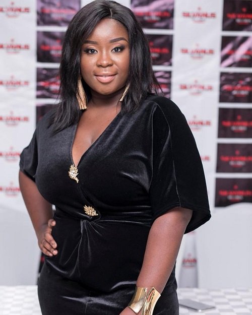 Hot Photos: Actress Maame Serwaa flaunt her over-sized b00bs in new photos – Does she really look like a virgin?