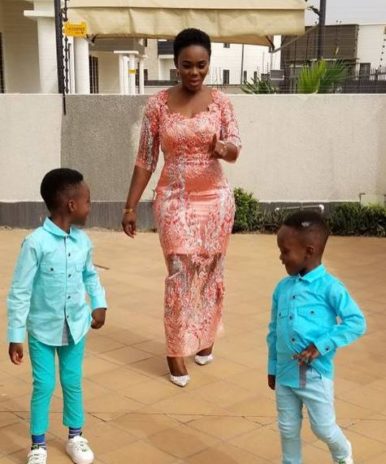 7 Super Hot Photos Of Dr Kwaku Oteng s 4th Babymama And Wife Akua 7-super-hot-photos-of-dr-kwaku-oteng-s-4th-babymama-and-wife-akua