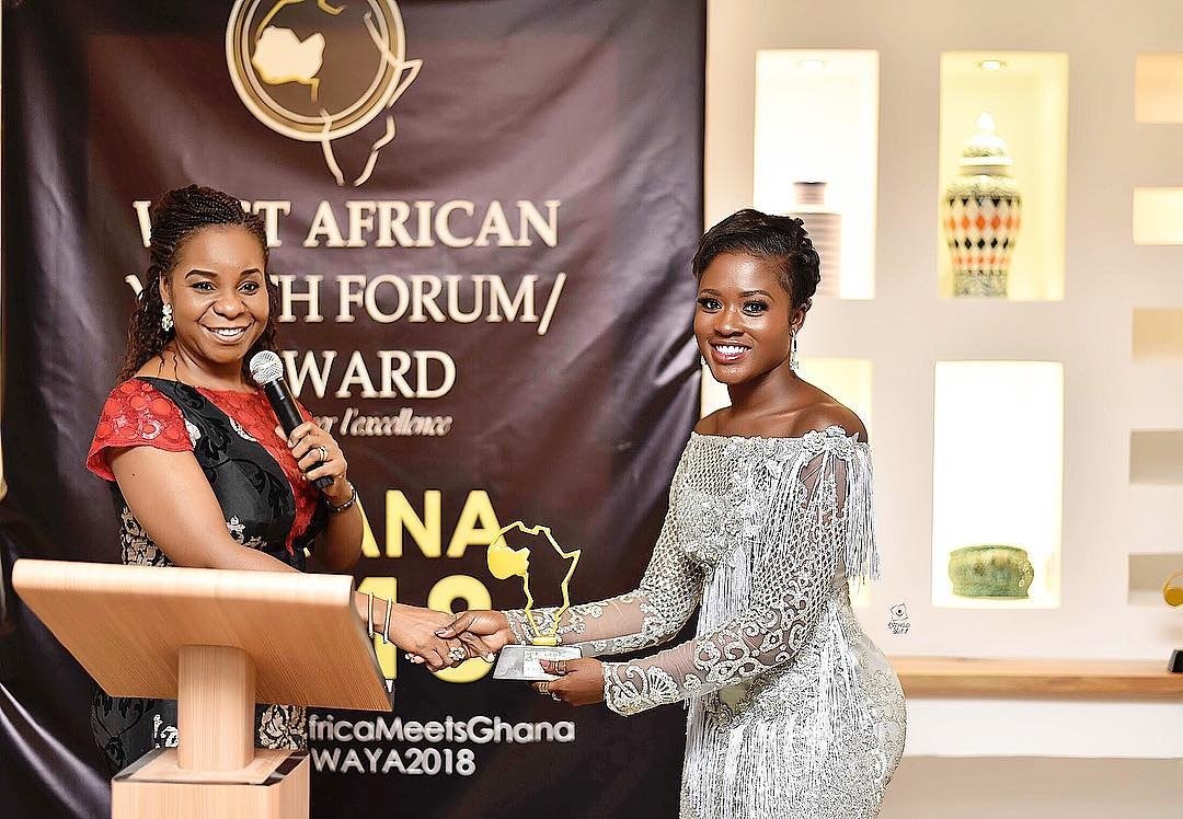 Video+Photos: Fella Makafui Wins Actress Of The Year At The West African Youth Forum/Awards, See The Dress She Wore To The Event