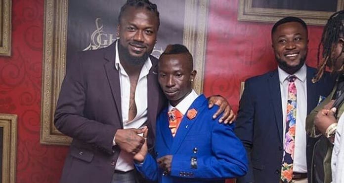 Patapaa shares a picture moment with Dancehall act Samini