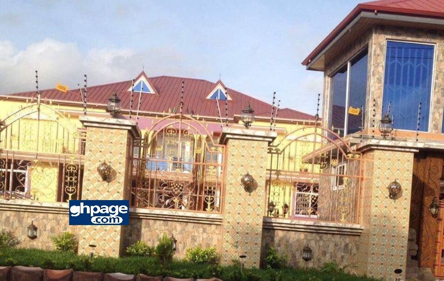 Photos and Video of Captain Smart's Beautiful Mansion and Cars will leave you Jaw Drop