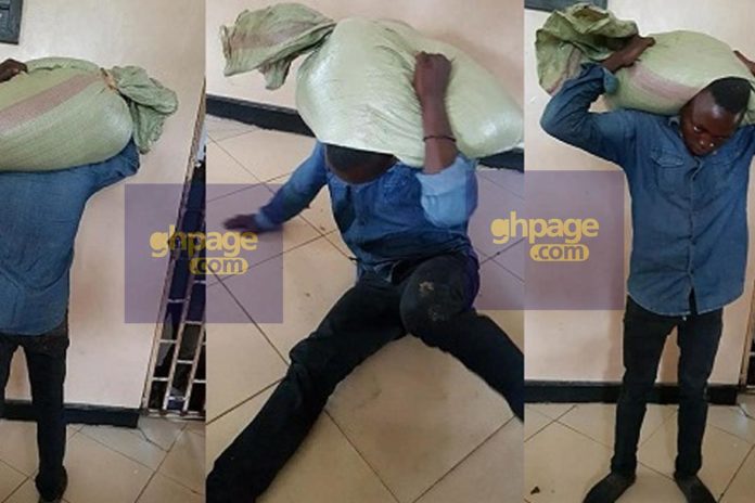 Tanzania: Thief Surrenders To Police As Bag He Stole Refuses To ‘Leave His Hands’(Photos + Video)