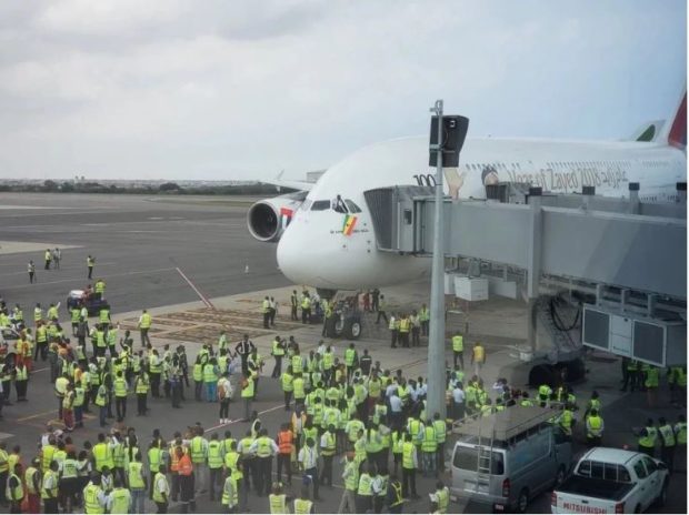 Captain Quainoo finally lands in Accra with World's biggest plane