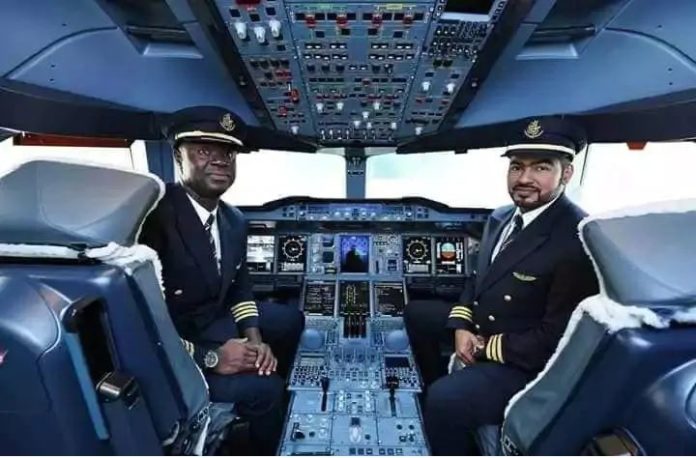 Captain Quainoo finally lands in Accra with World's biggest plane