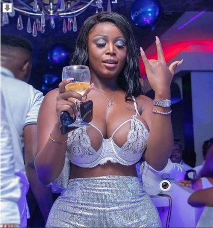 13 wild and spicy photos of Nina Ricchie that are causing men to salivate