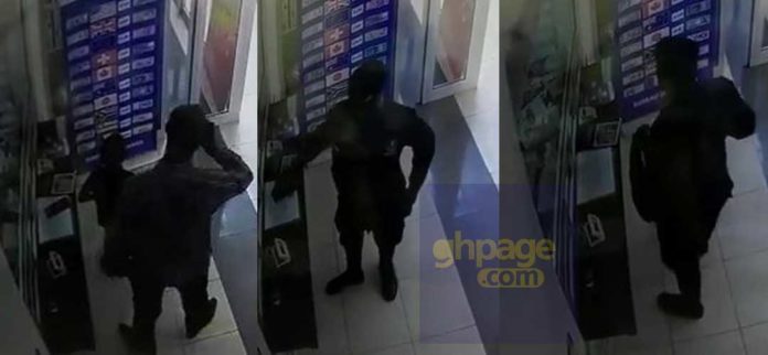 Policeman caught on CCTV stealing phone at Marina Mall