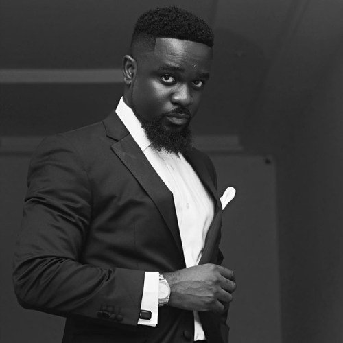 Sarkodie sings & jams to Shatta Wale’s ‘Forgetti’ song in a club at USA