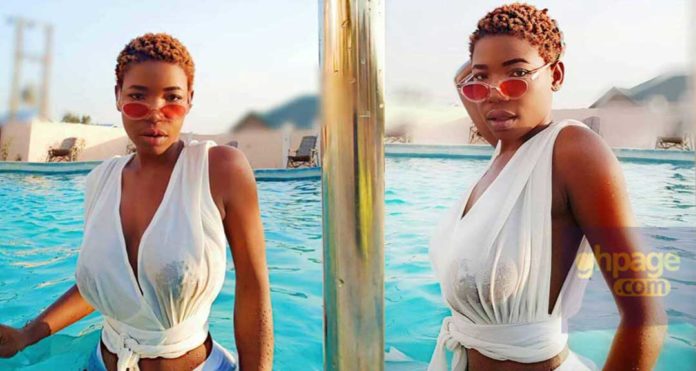 Ghanaian songstress, Efe Keyz puts her s£xy boobs on display on Vacation [Photos]