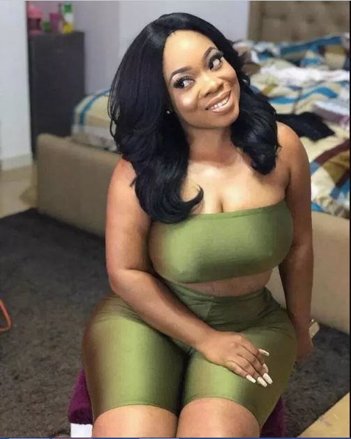 Moesha Buodong goes bra-less; shows free nipples in new photos