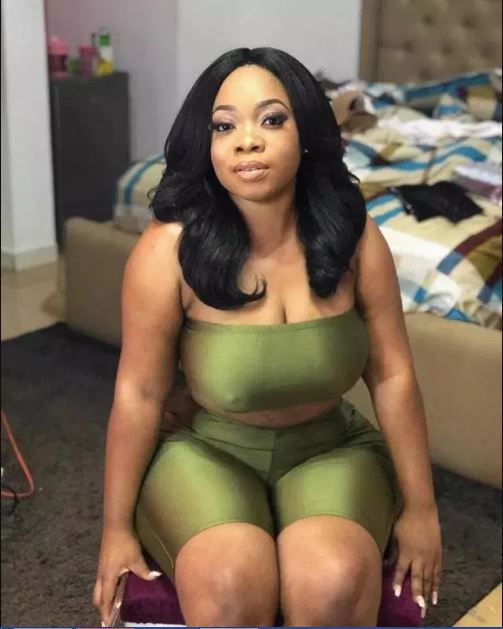 Moesha Buodong goes bra-less; shows free nipples in new photos