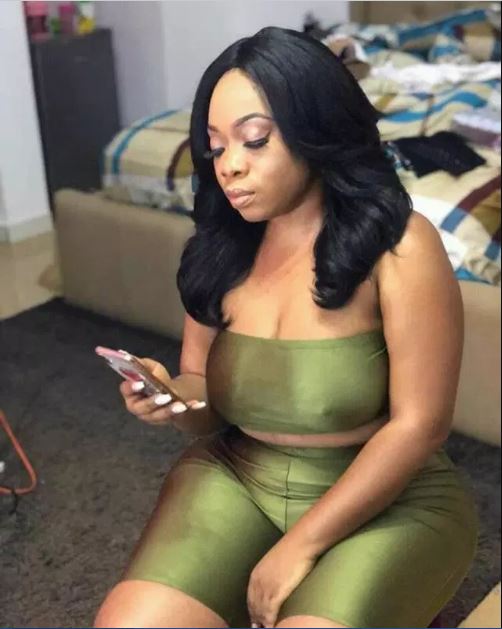 Moesha Buodong goes bra-less; shows free nipples in new photos