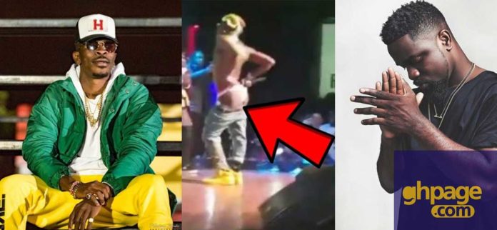 Shatta Wale shows his buttocks as predicted by Sarkodie