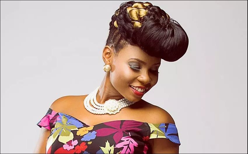 Yemi Alade ‘mocks’ Tiwa Savage of using photoshop to edit her butts