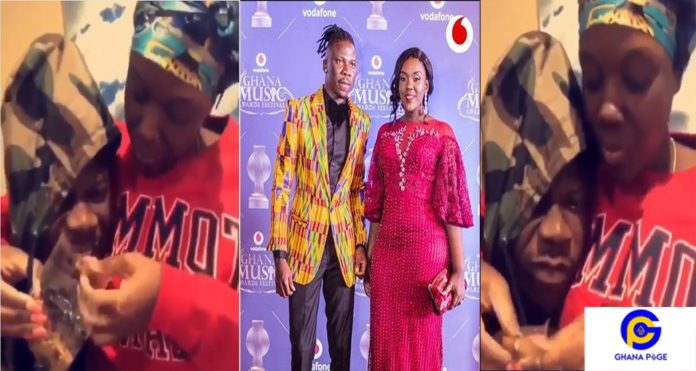 Marriage Goals: Dr Louisa feeds husband Stonebwoy in a romantic style