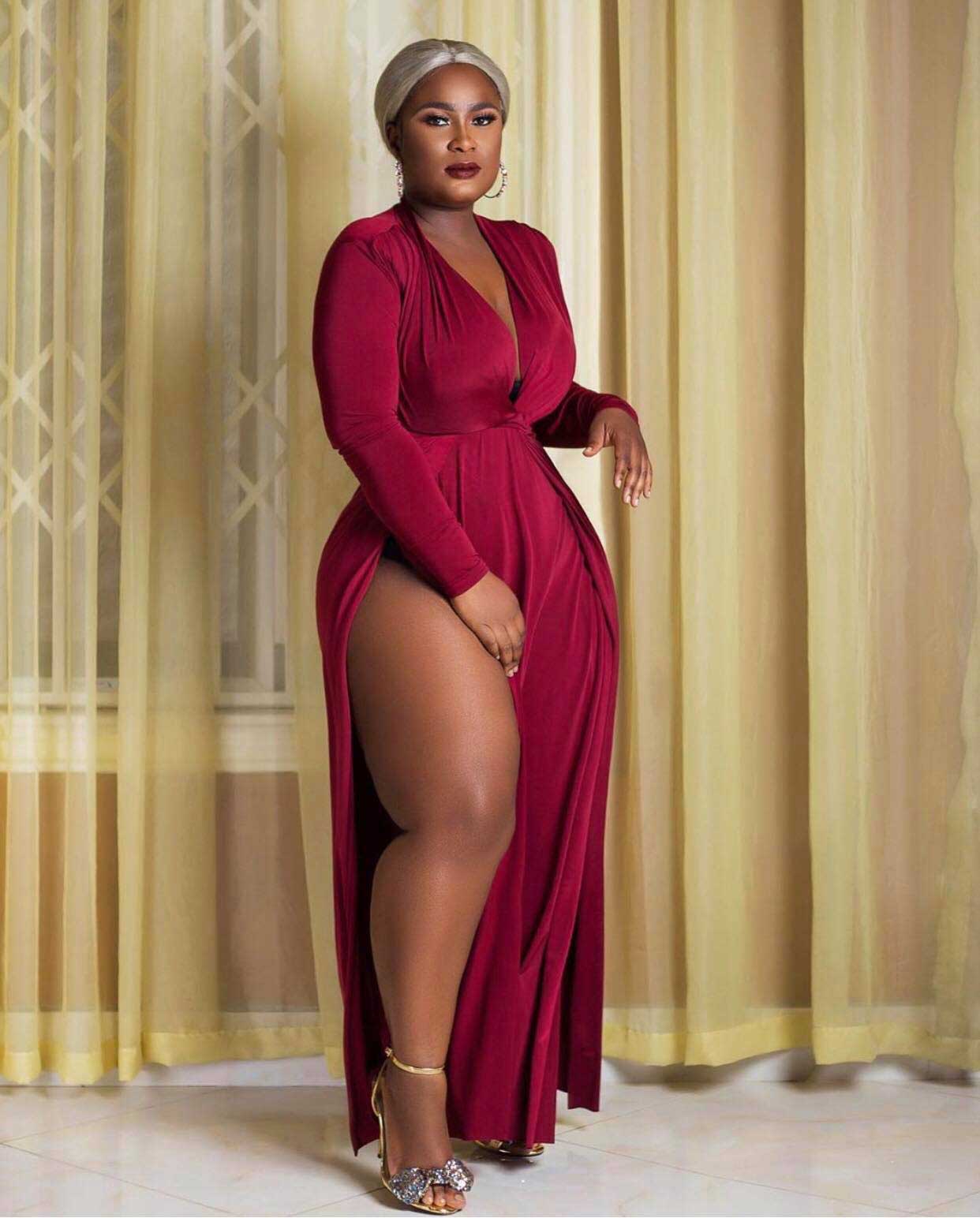 Mimi curvaceous