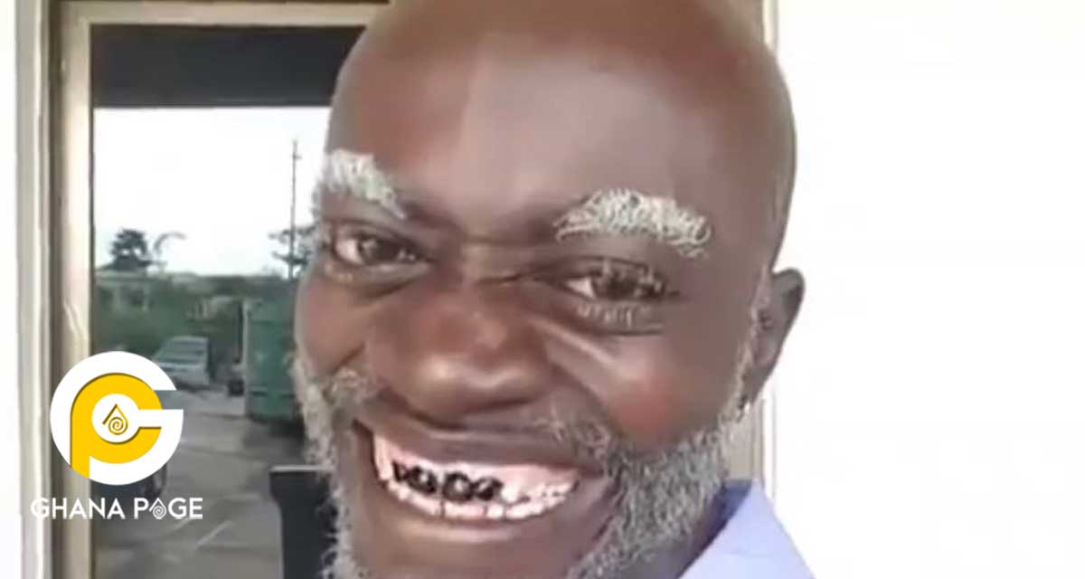 Step by step on how Kwadwo Nkansah Lilwin makes his own old man makeup face in movies