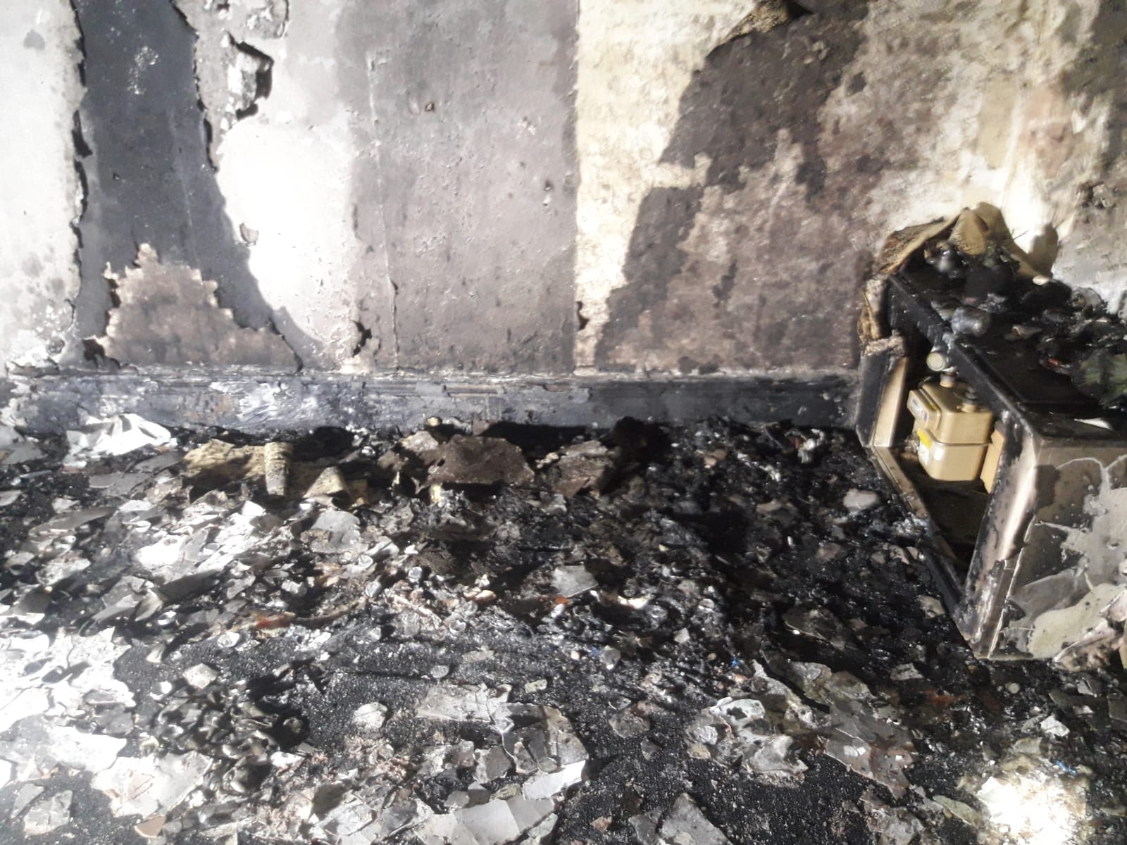 Man burns down apartment in an attempt to propose to his girlfriend