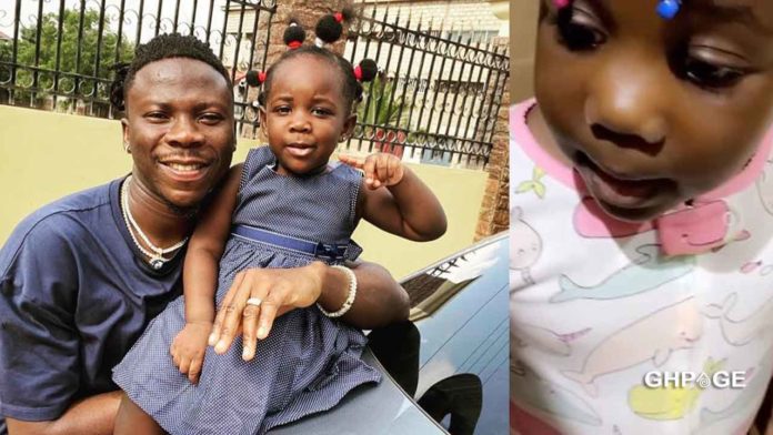 Stonebwoy-and-daughter