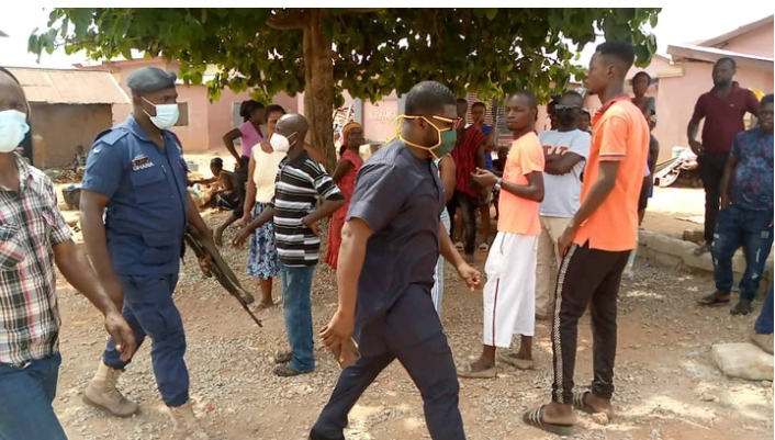 Angry Youth Set Otumfuo's Shrine On Fire And Clash With The Police For Attempting To Burn Palace | Photos 