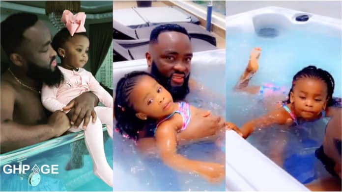 Maxwell Mensah Maxin swimming