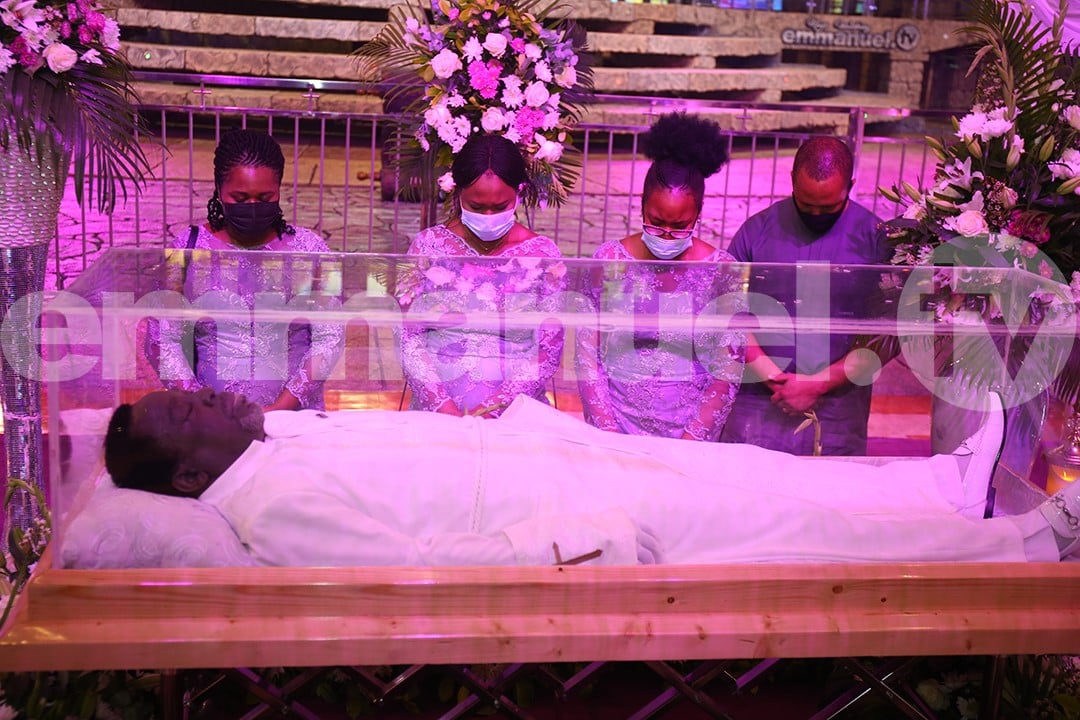 T.B Joshua and daughters Sad as Prophet T.B Joshua laid to rest