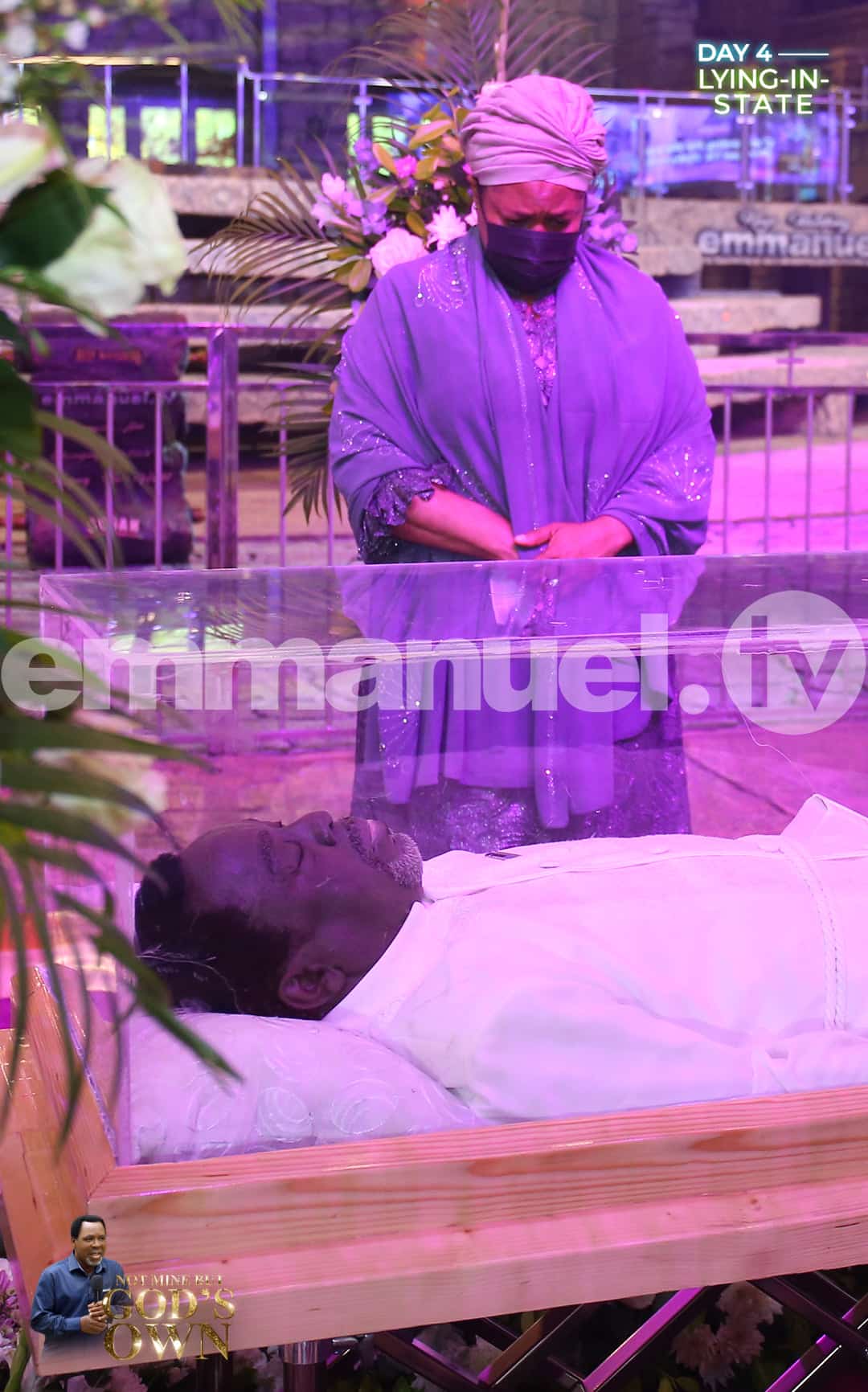 T.B Joshua and wife Sad as Prophet T.B Joshua laid to rest