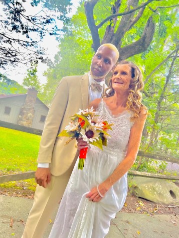 Love or Money? 24 years old man weds 61 years old grandmother in a private wedding (photos)