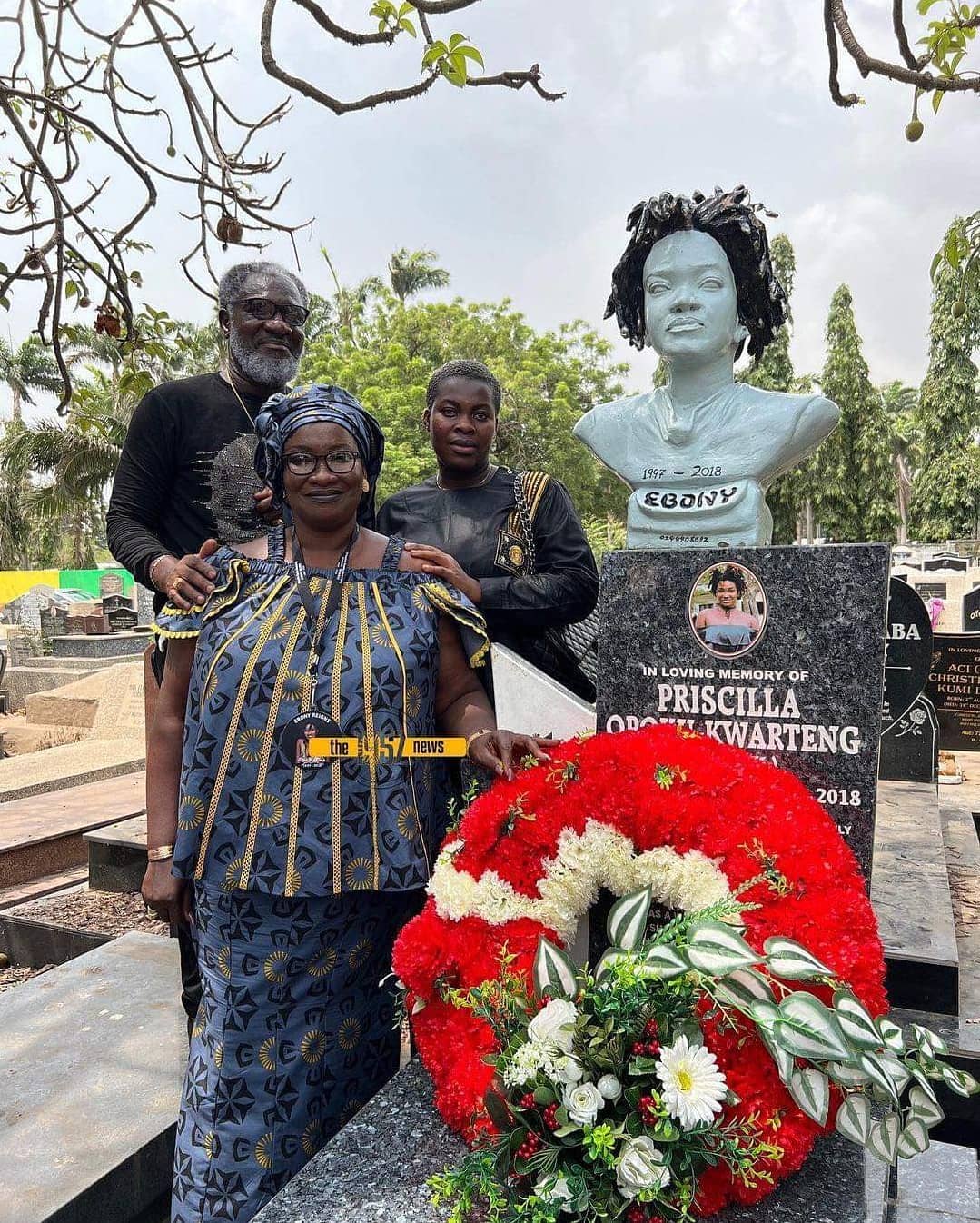 the-family-visits-ebony-reigns-resting-place-to-mark-four-years-after