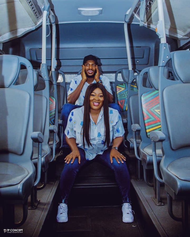 Couple recreates beautiful moment they met for the first time in a bus during their pre-wedding photos