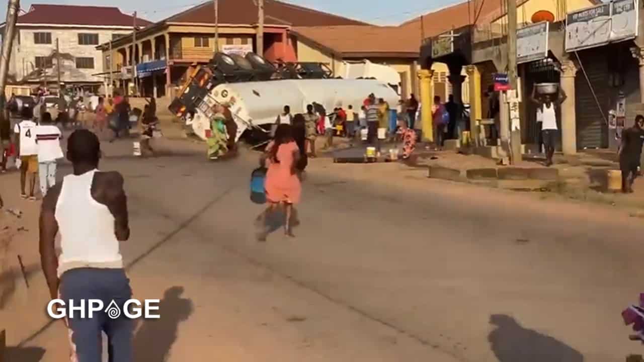 Mad rush for fuel as tanker overturns in Kumasi [Video] - GhPage