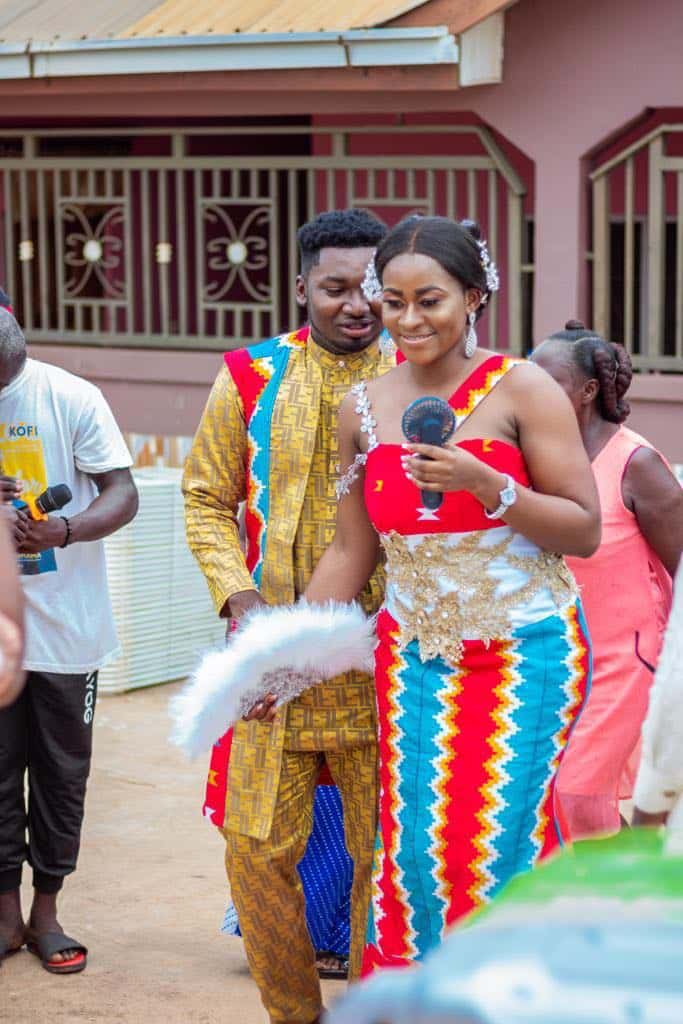 Date Rush: New Photos and Video Exposes Nana Adwoa as a Married Woman With a Child