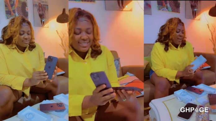 Tracey Boakye flaunting her iPhone 14 pro and 14 Pro Max