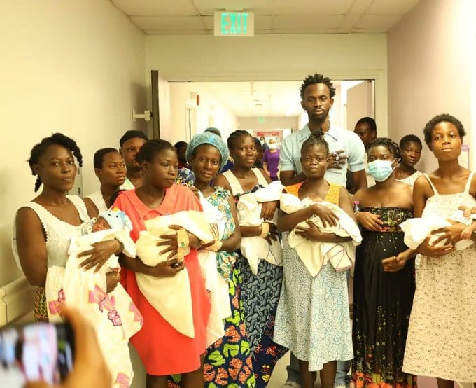 Black Sherif pays medical bills in full for nursing mothers at Ridge Hospital